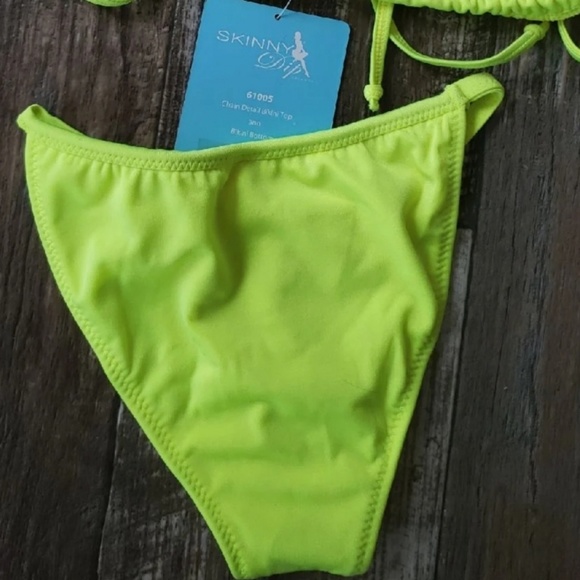 Skinny dip Swimsuit 2 piece 
Neon green - Picture 2 of 2